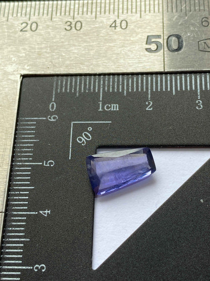 IOLITE NATURAL MINED GEMSTONE : MOGOK, MANDALAY. MYANMAR  2.46Ct MFG4900