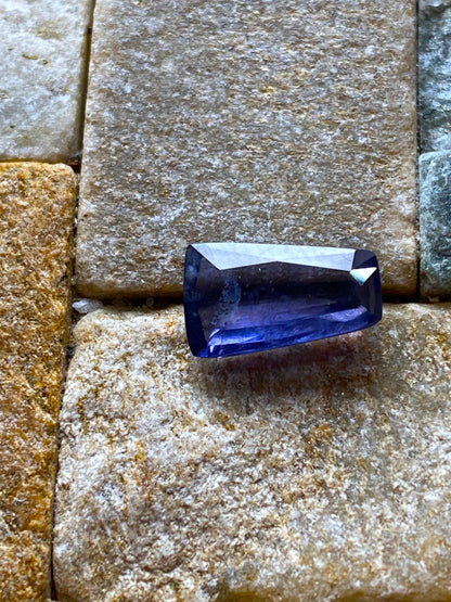 IOLITE NATURAL MINED GEMSTONE : MOGOK, MANDALAY. MYANMAR  2.46Ct MFG4900
