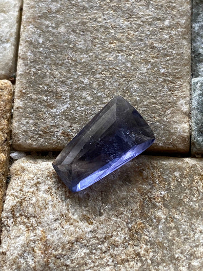 IOLITE NATURAL MINED GEMSTONE : MOGOK, MANDALAY. MYANMAR  2.46Ct MFG4900