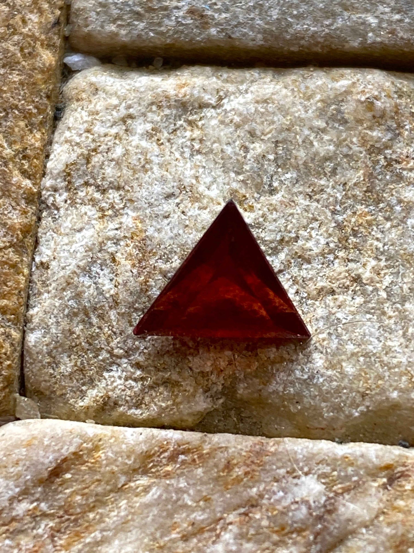 PYROPE GARNET NATURAL GEMSTONE : MERALANI HILLS, ARUSHA, TANZANIA 1.53Ct MFG4909