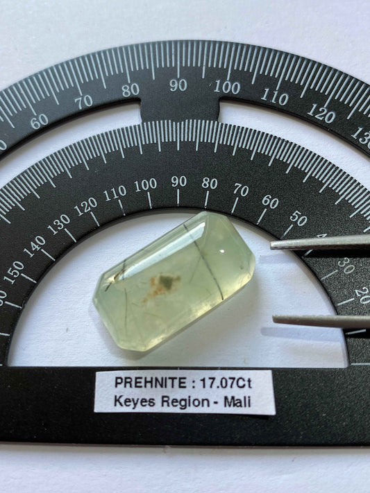PREHNITE NATURAL GEMSTONE : KEYES REGION, MALI. AFRICA  17.07Ct MFG4923