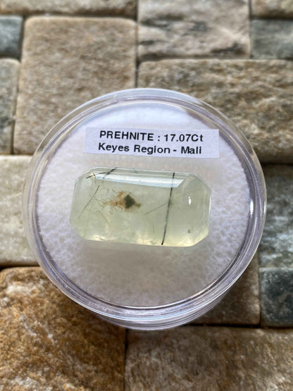 PREHNITE NATURAL GEMSTONE : KEYES REGION, MALI. AFRICA  17.07Ct MFG4923