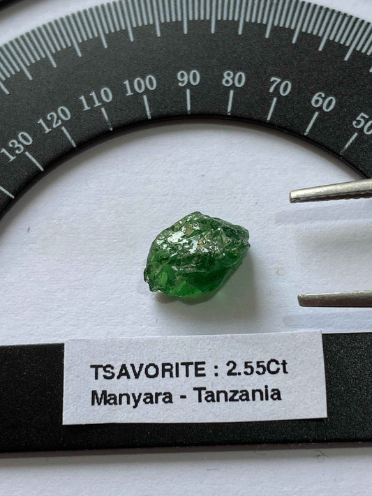TSAVORITE ROUGH NATURAL GEMSTONE : MERALANI HILLS, MANYARA, TANZANIA 2.55Ct MFG4924