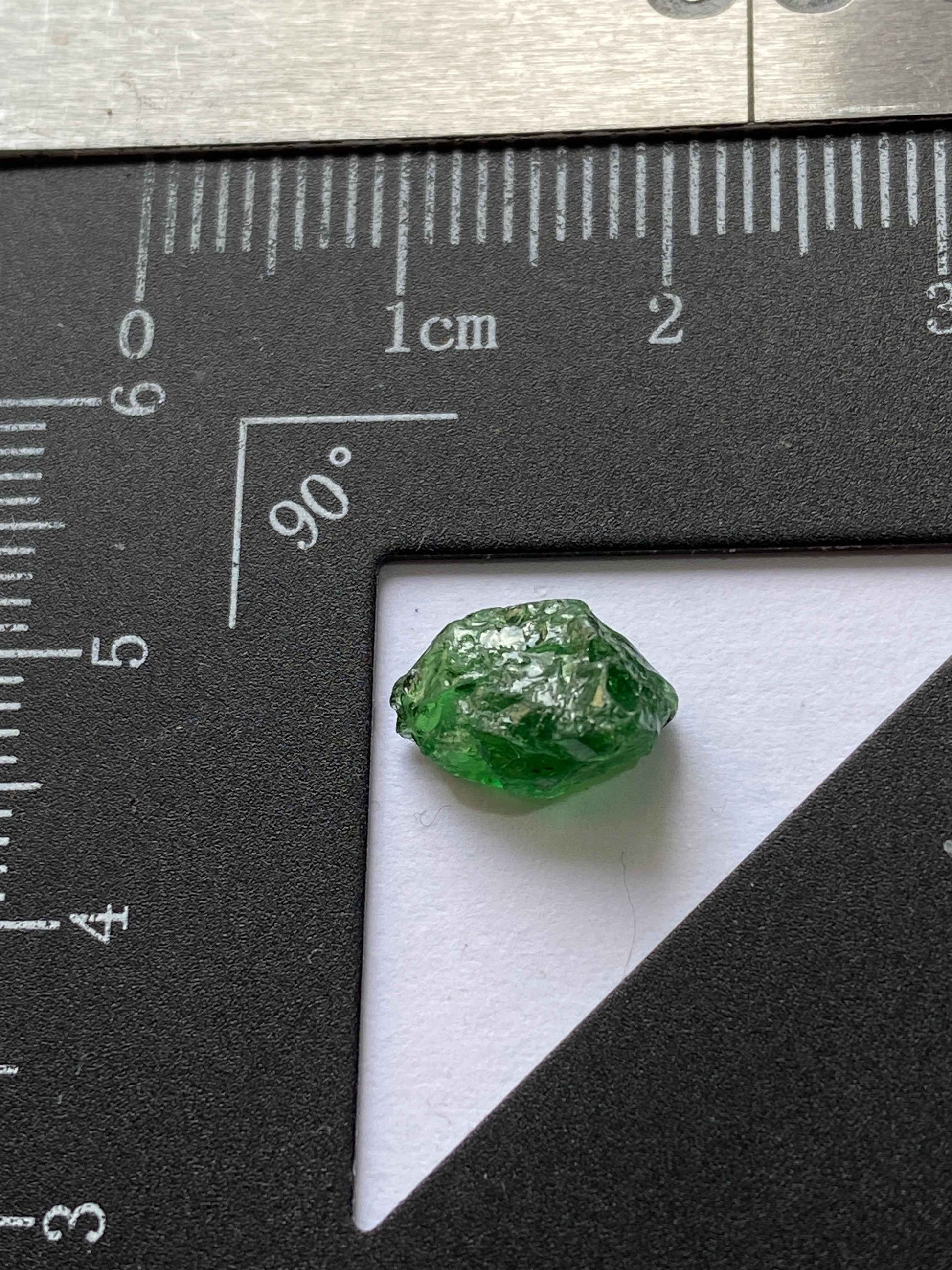 TSAVORITE ROUGH NATURAL GEMSTONE : MERALANI HILLS, MANYARA, TANZANIA 2.55Ct MFG4924