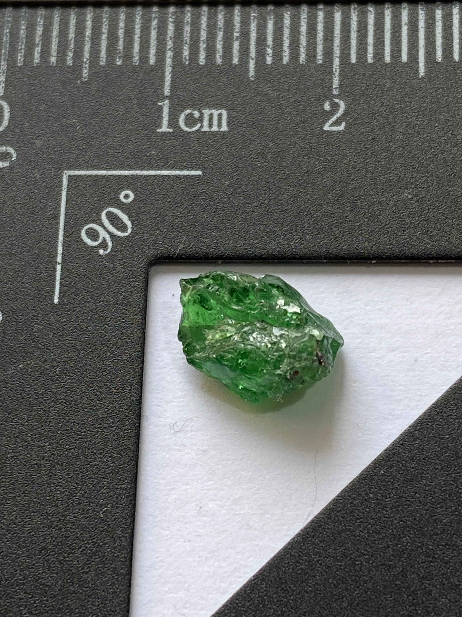 TSAVORITE ROUGH NATURAL GEMSTONE : MERALANI HILLS, MANYARA, TANZANIA 2.55Ct MFG4924