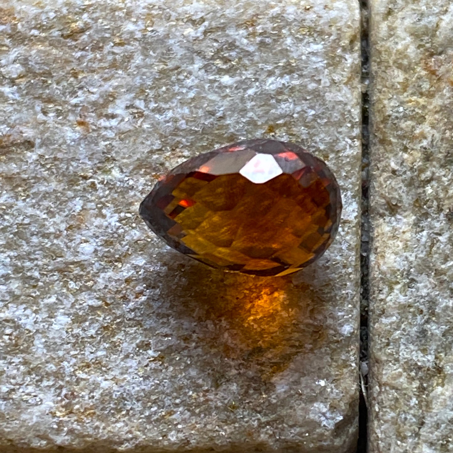 ZIRCON NATURAL GEMSTONE : DARA-E-PECH, KUNAR, AFGANISTAN 2.85Ct. MFG5462