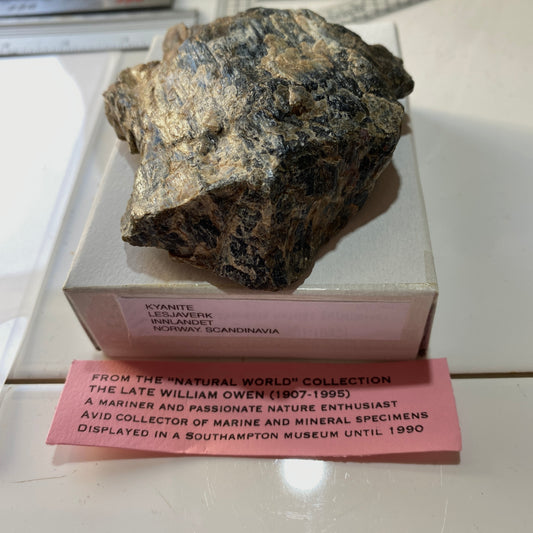 KYANITE - LESJAVERK, INNLANDET, NORWAY  180g. MF1326