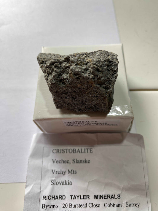 CRISTOBALITE : VECHEC, SLANSKE, VRCHY MTS., SLOVAKIA  35g. MF4931