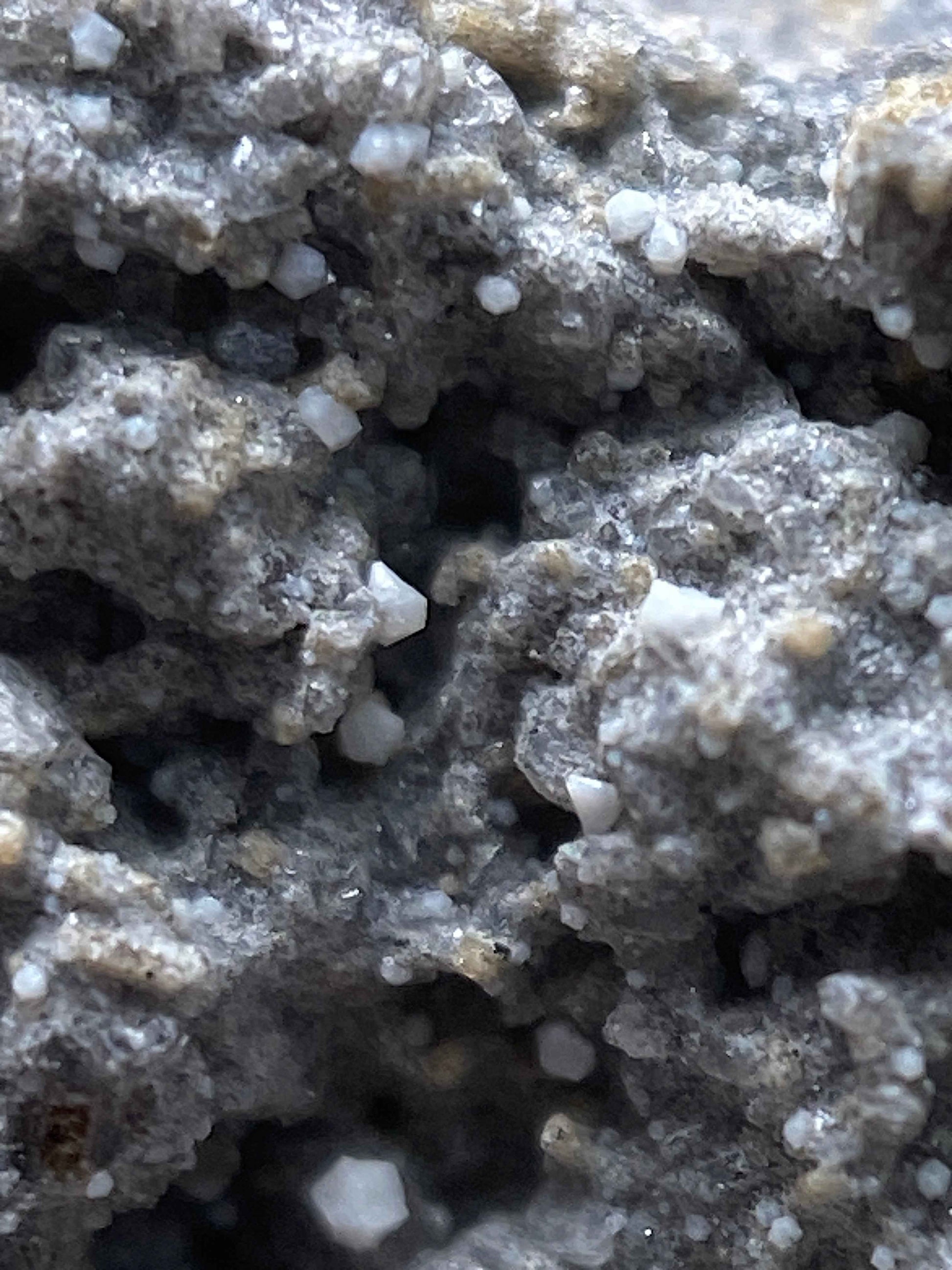 CRISTOBALITE : VECHEC, SLANSKE, VRCHY MTS., SLOVAKIA  35g. MF4931
