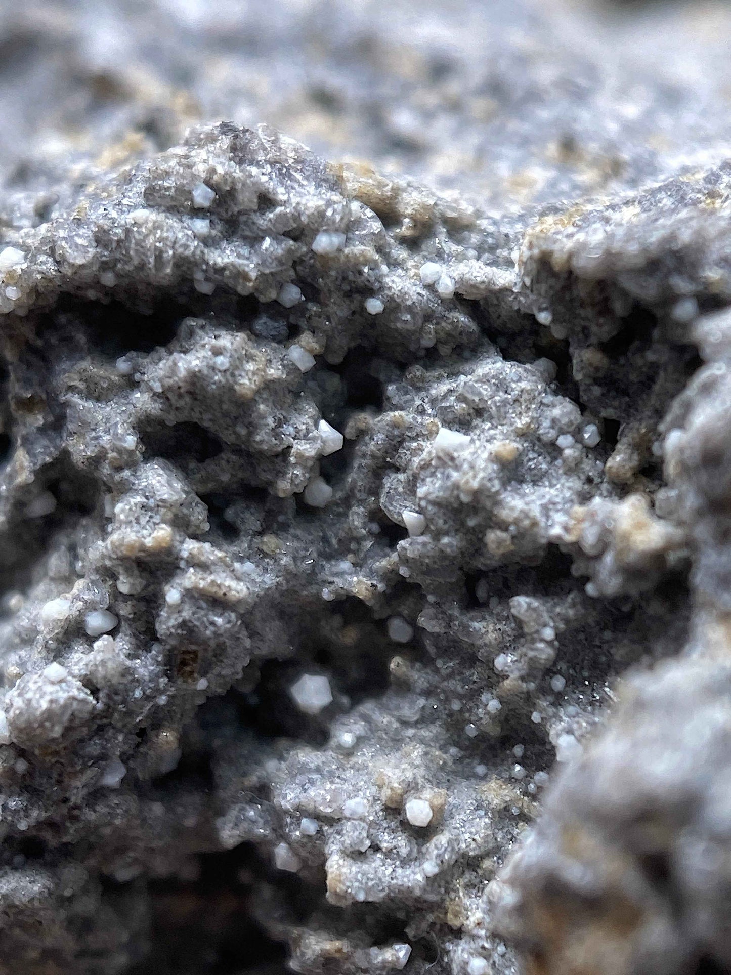 CRISTOBALITE : VECHEC, SLANSKE, VRCHY MTS., SLOVAKIA  35g. MF4931