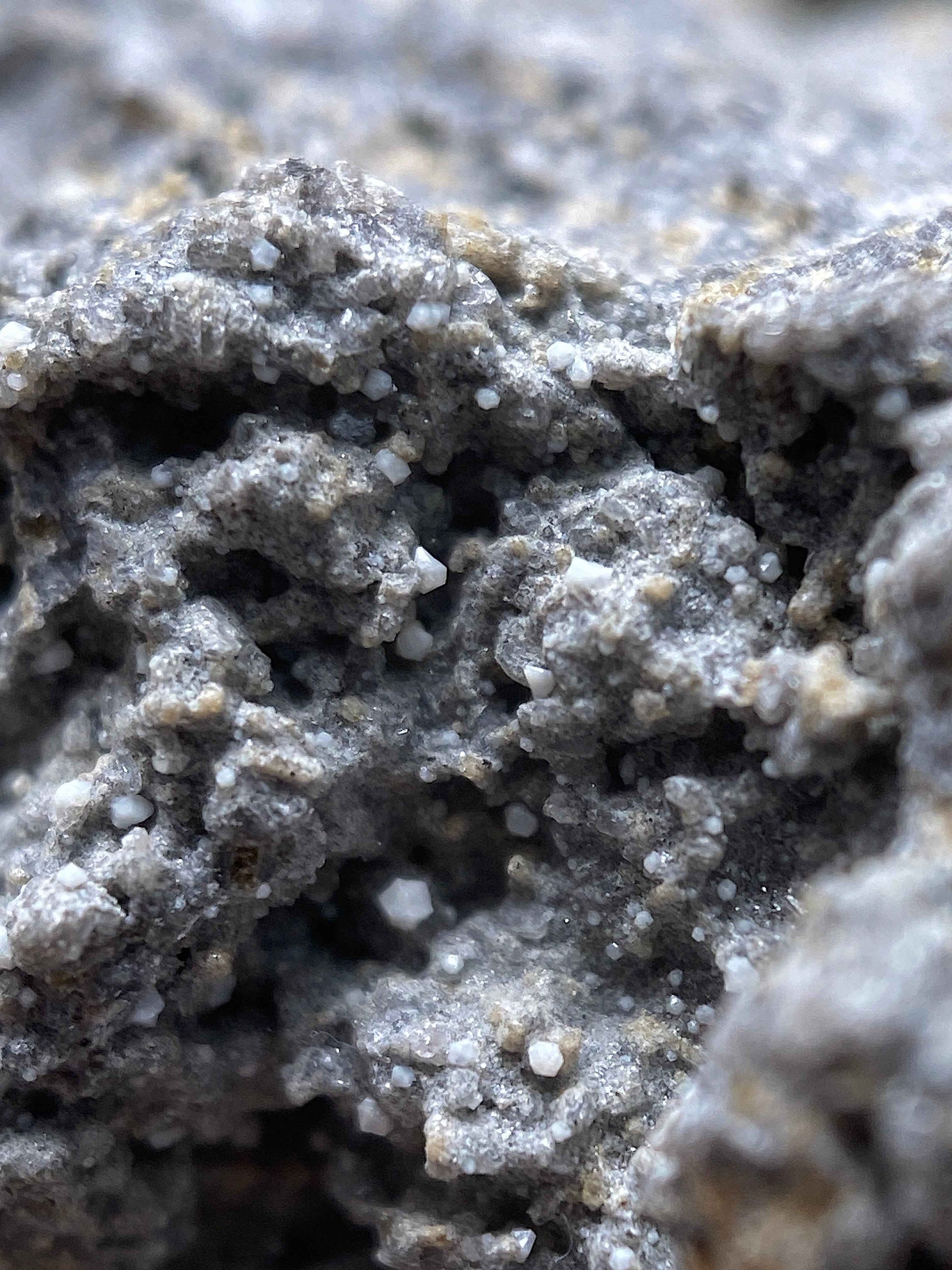 CRISTOBALITE : VECHEC, SLANSKE, VRCHY MTS., SLOVAKIA  35g. MF4931
