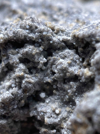 CRISTOBALITE : VECHEC, SLANSKE, VRCHY MTS., SLOVAKIA  35g. MF4931