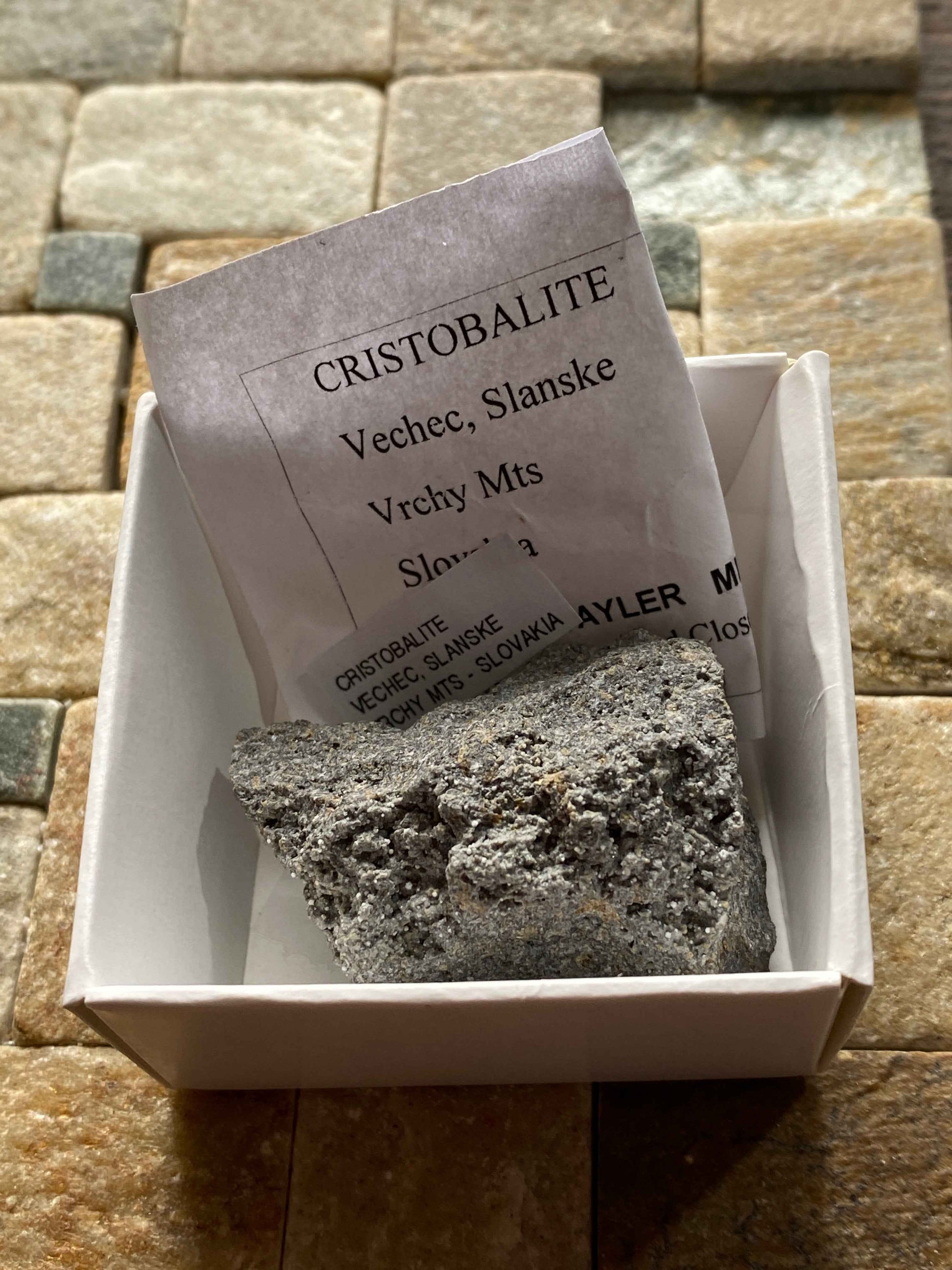 CRISTOBALITE : VECHEC, SLANSKE, VRCHY MTS., SLOVAKIA  35g. MF4931
