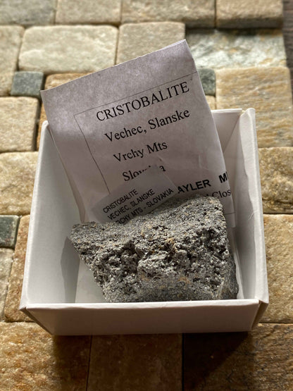 CRISTOBALITE : VECHEC, SLANSKE, VRCHY MTS., SLOVAKIA  35g. MF4931