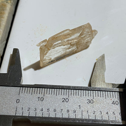 SPODUMENE CRYSTALLISATION - DARA-E-PECH PEGMATITE, KUNARI, AFGHANISTAN 4g MF1312
