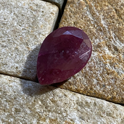 RUBY CORUNDUM GEMSTONE - HUZA GILGIT, BALTISTAN, PAKISTAN. 12.70Ct MFG5021