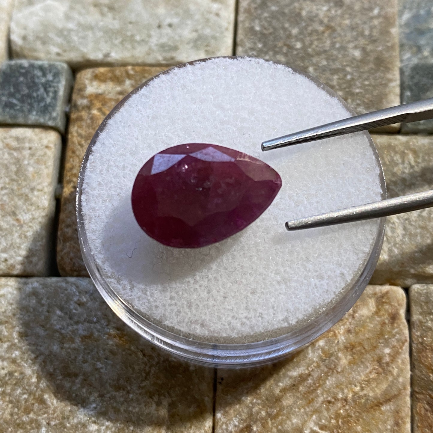 RUBY CORUNDUM GEMSTONE - HUZA GILGIT, BALTISTAN, PAKISTAN. 12.70Ct MFG5021