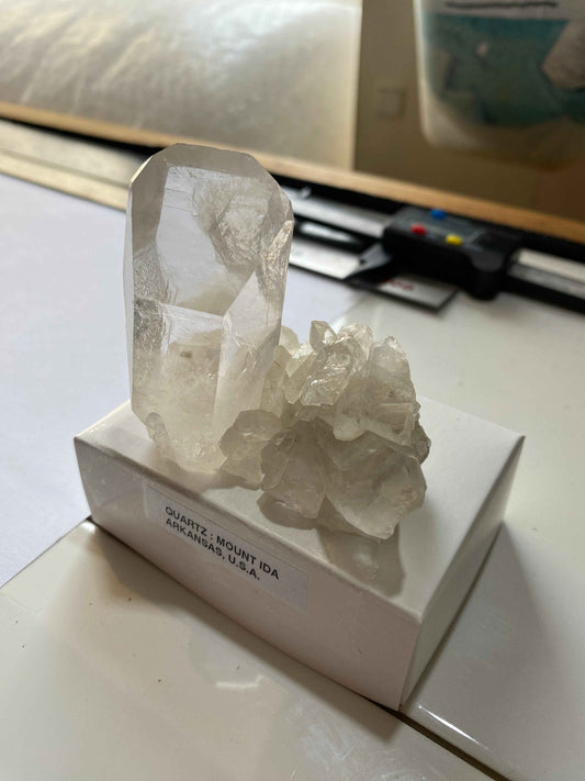QUARTZ : MOUNT IDA, ARKANSAS, U.S.A.  91g MF4945