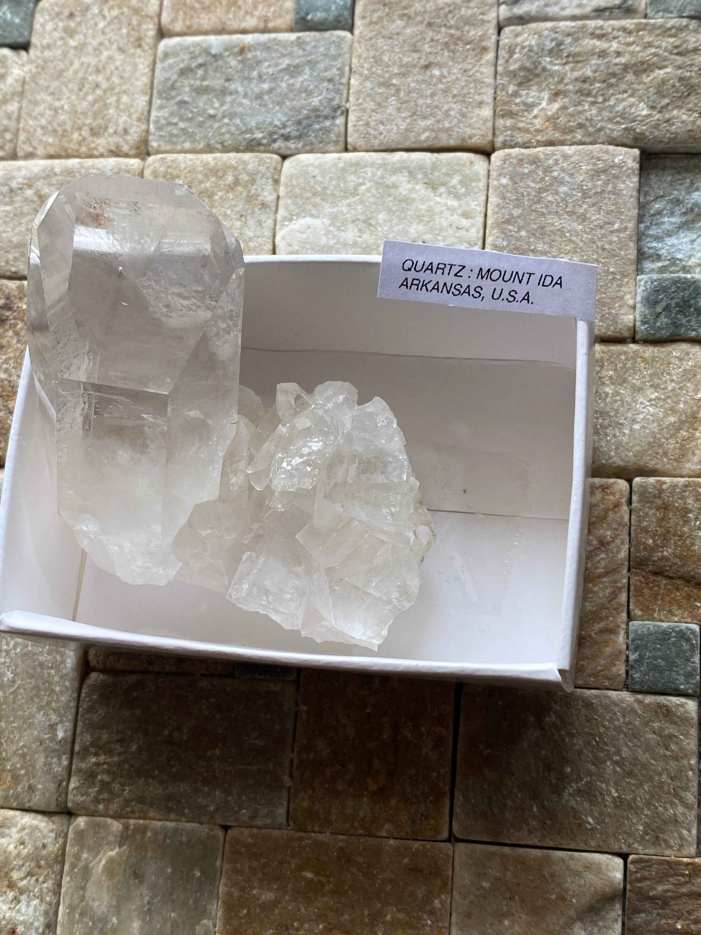 QUARTZ : MOUNT IDA, ARKANSAS, U.S.A.  91g MF4945