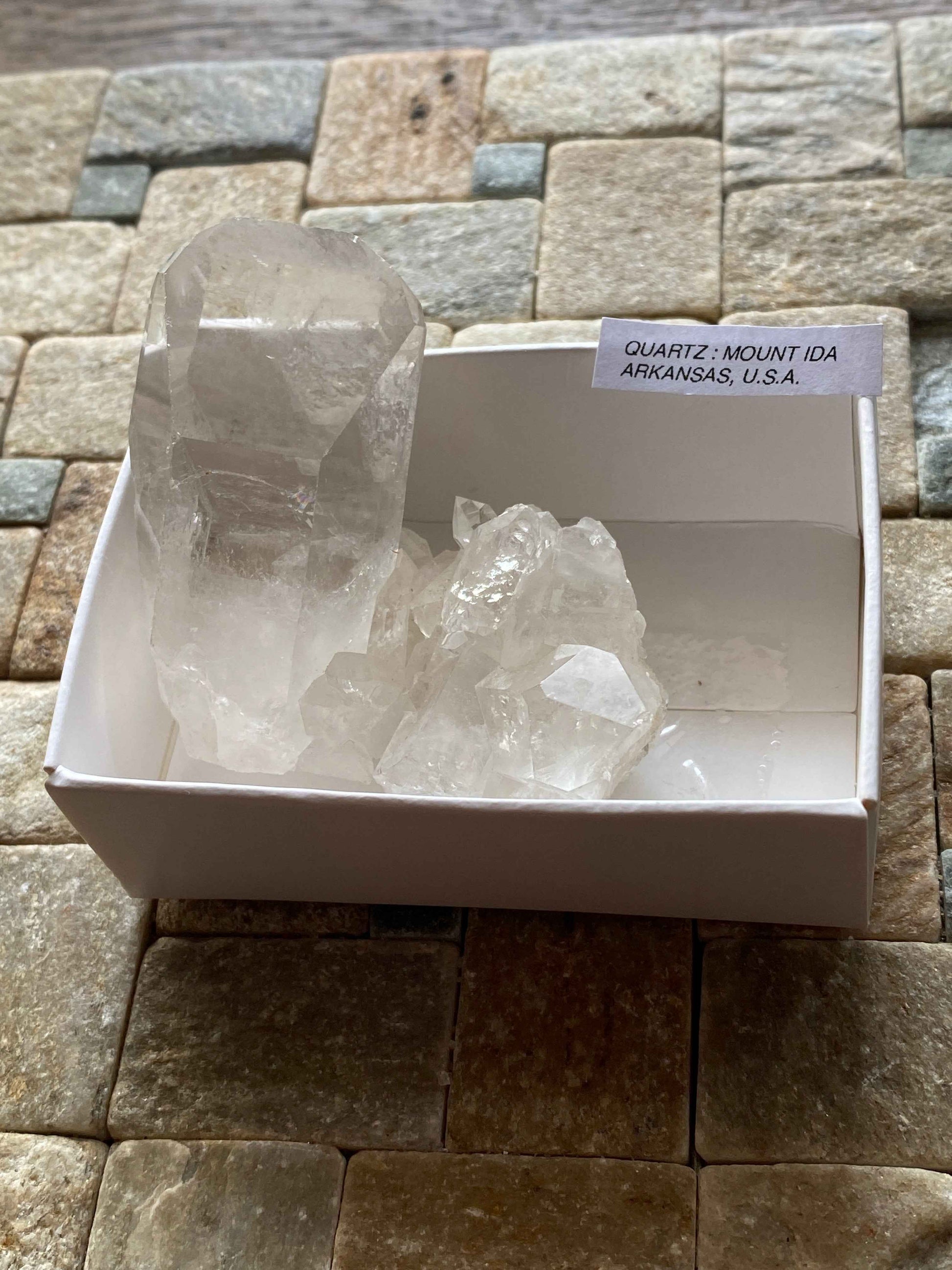 QUARTZ : MOUNT IDA, ARKANSAS, U.S.A.  91g MF4945