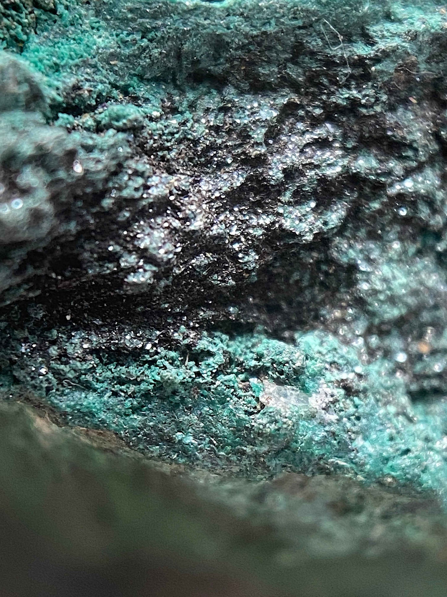 MALACHITE WITH TRACES SPECULARITE : WHEAL PHOENIX, LINKINHORNE, CORNWALL 121g MF4946