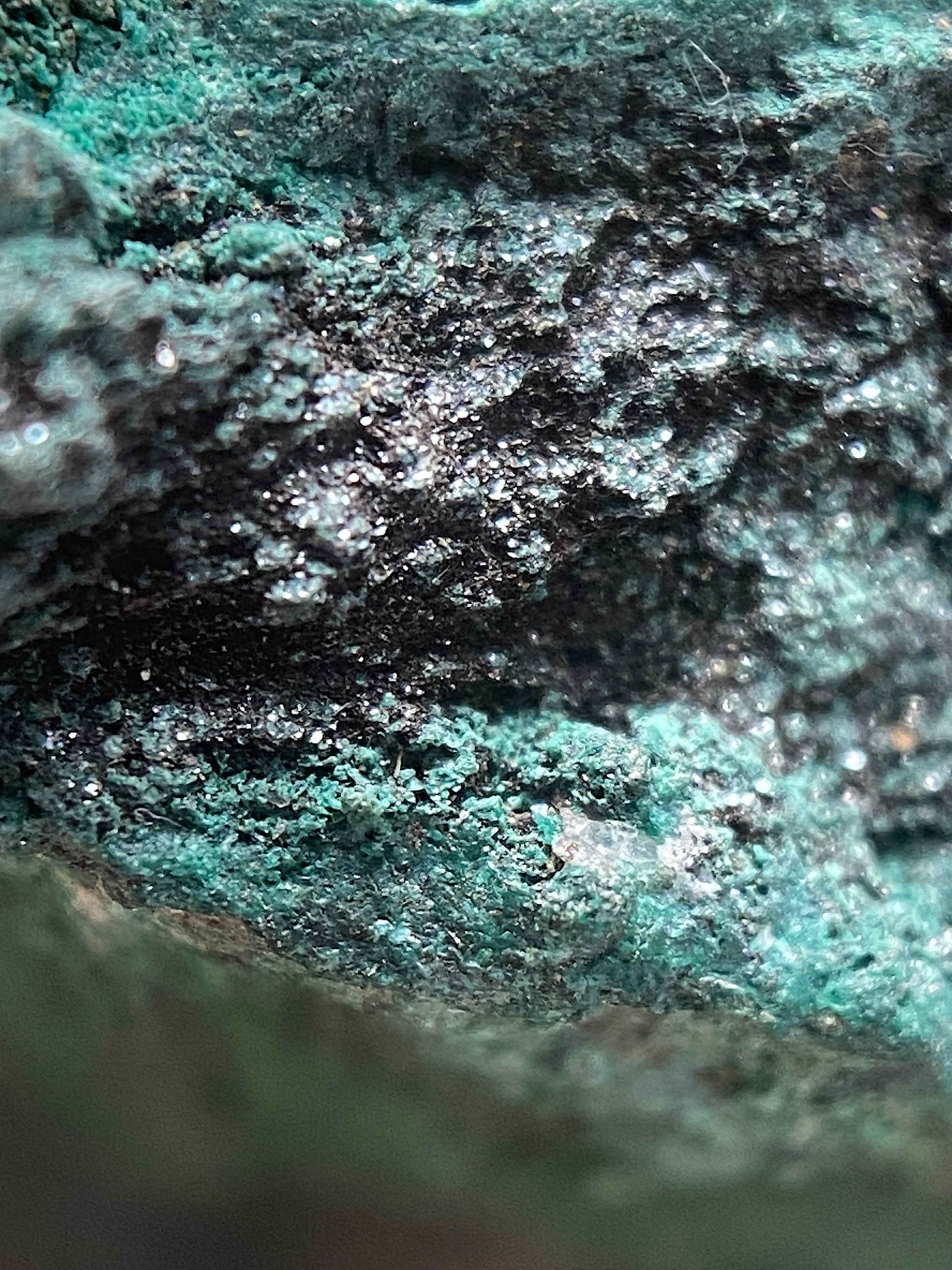 MALACHITE WITH TRACES SPECULARITE : WHEAL PHOENIX, LINKINHORNE, CORNWALL 121g MF4946