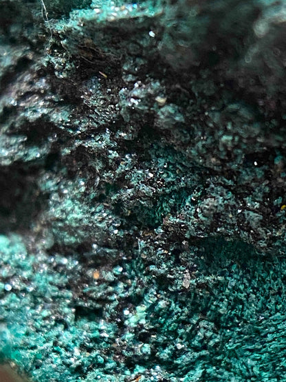 MALACHITE WITH TRACES SPECULARITE : WHEAL PHOENIX, LINKINHORNE, CORNWALL 121g MF4946