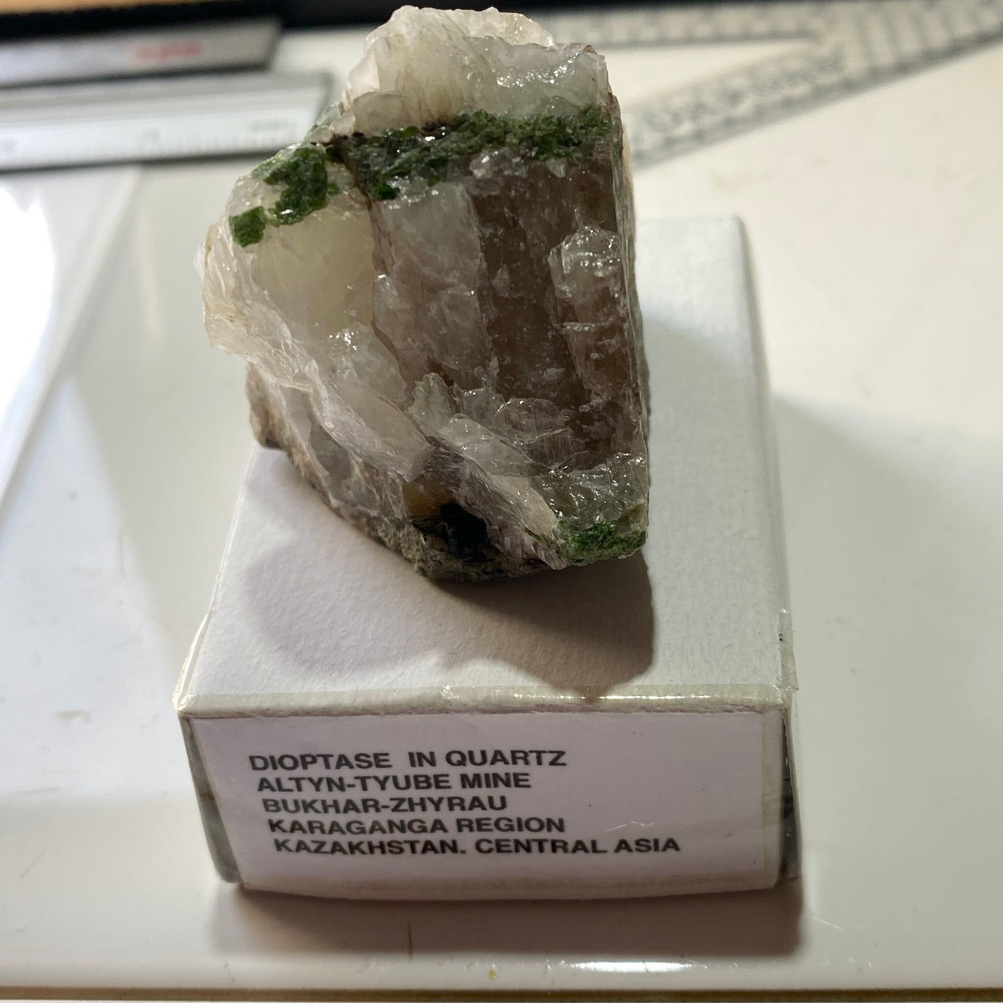 DIOPTASE ON QUARTZ FROM ALTYN-TYUBE, KAZAKHSTAN. 113g MF1391