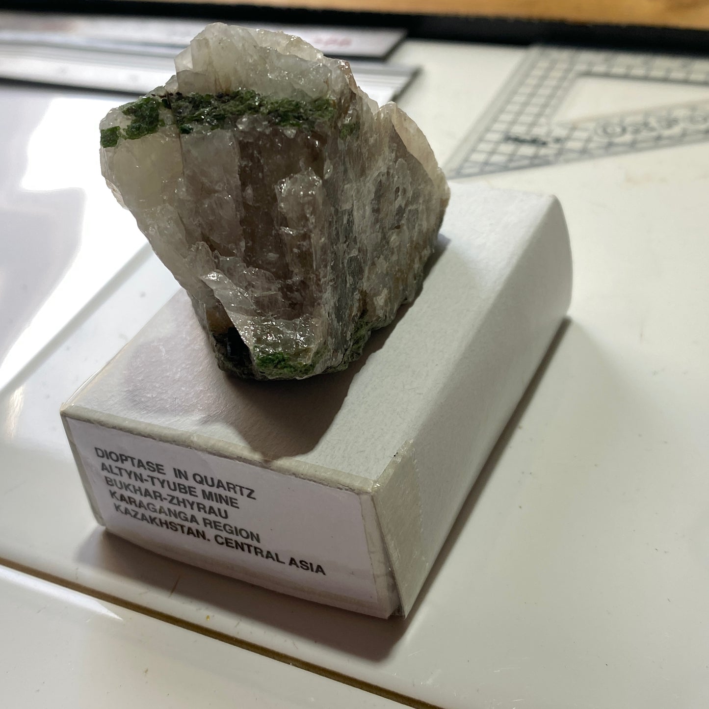 DIOPTASE ON QUARTZ FROM ALTYN-TYUBE, KAZAKHSTAN. 113g MF1391