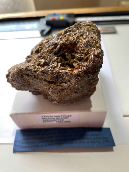 AXINITE MULTIPLES ON MATRIX : MELDON QUARRY, OKEHAMPTON  271g MF4948