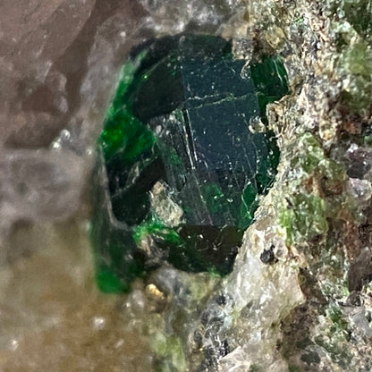 DIOPTASE ON QUARTZ FROM ALTYN-TYUBE, KAZAKHSTAN. 113g MF1391