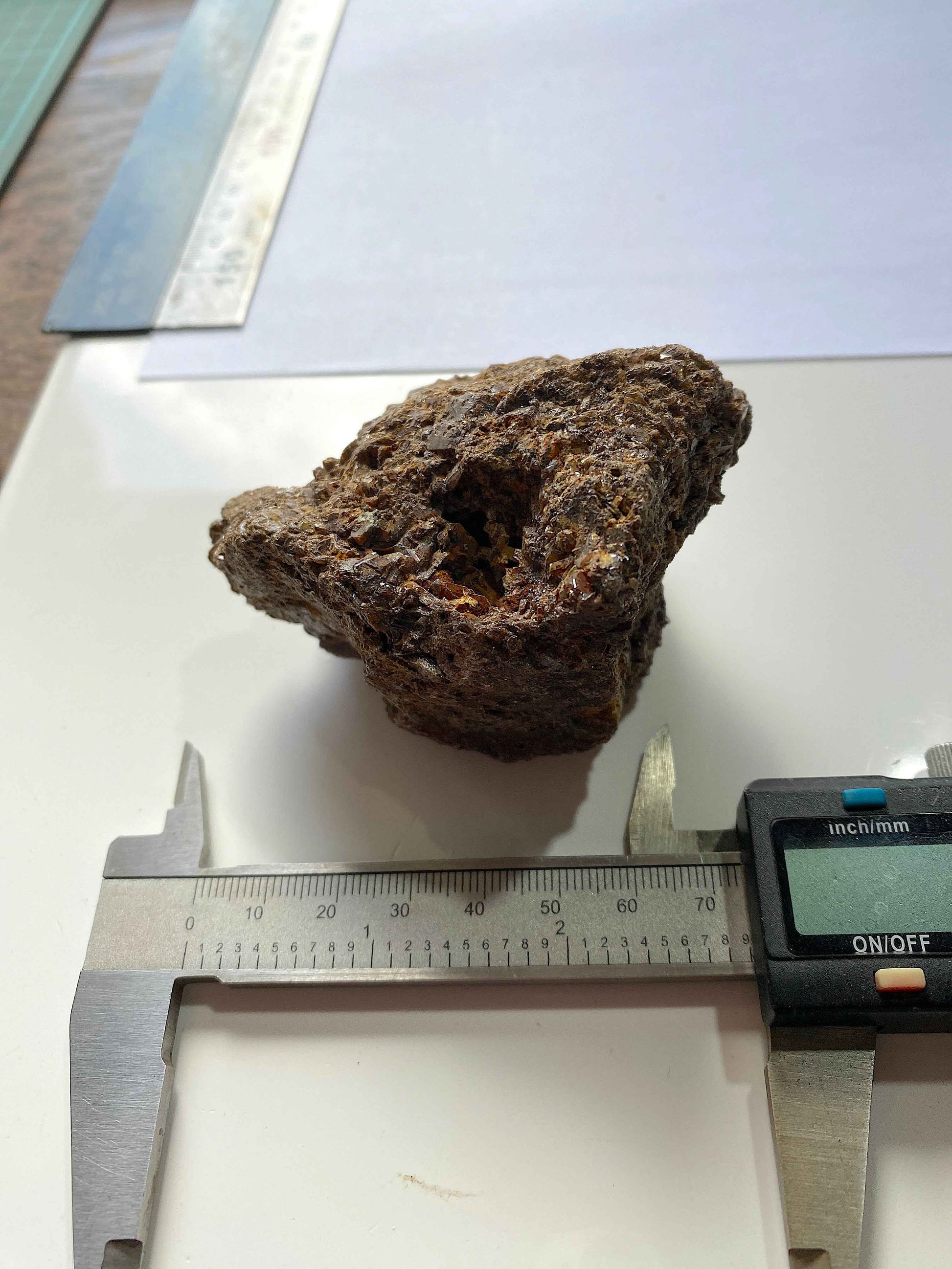 AXINITE MULTIPLES ON MATRIX : MELDON QUARRY, OKEHAMPTON  271g MF4948
