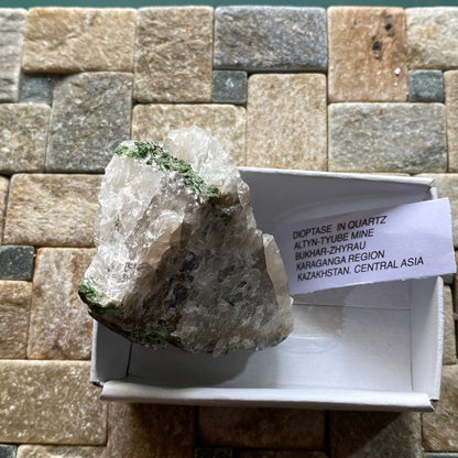 DIOPTASE ON QUARTZ FROM ALTYN-TYUBE, KAZAKHSTAN. 113g MF1391