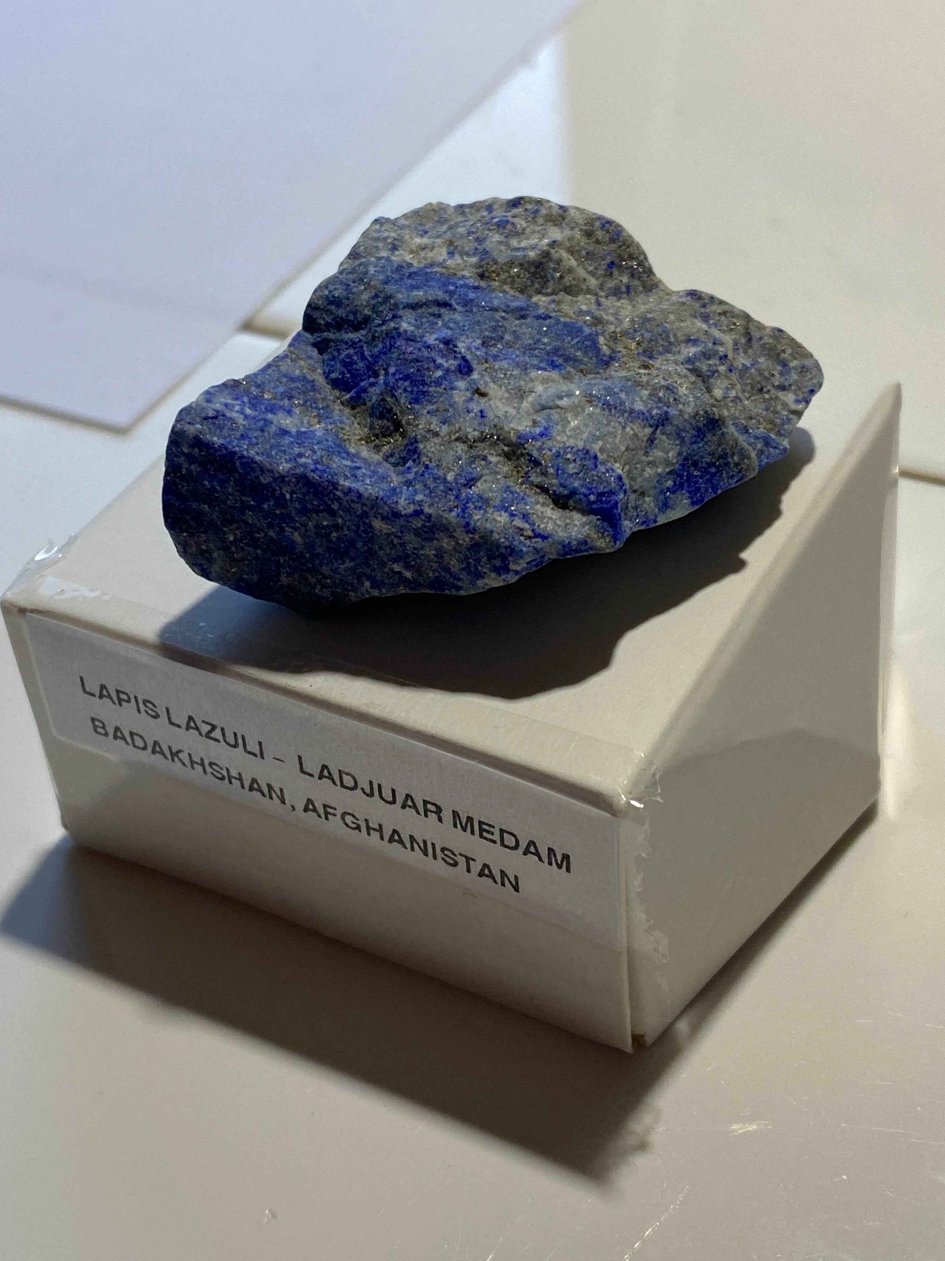 LAPIS LAZULI : LADJUAR MEDAM, BADAKHSHAN, AFGHANISTAN 34g MF4955