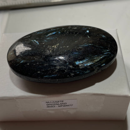 NUUMMITE [?] GEMSTONE - GREENLAND : LARGE 302Ct MFG5477