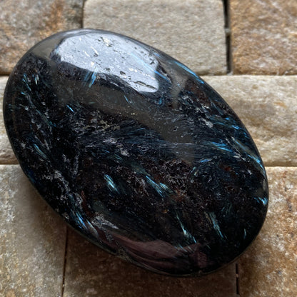 NUUMMITE [?] GEMSTONE - GREENLAND : LARGE 302Ct MFG5477