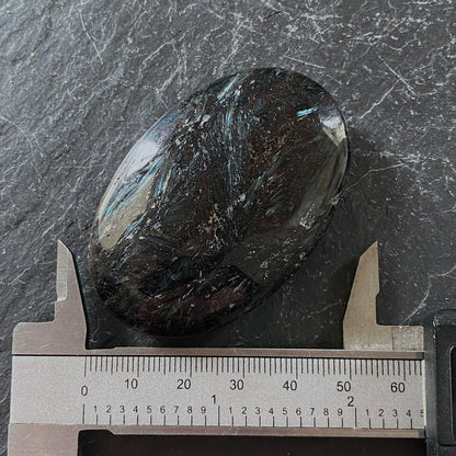 NUUMMITE [?] GEMSTONE - GREENLAND : LARGE 302Ct MFG5477