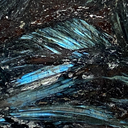 NUUMMITE [?] GEMSTONE - GREENLAND : LARGE 302Ct MFG5477