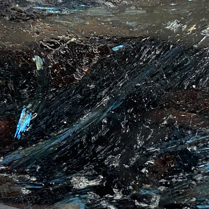 NUUMMITE [?] GEMSTONE - GREENLAND : LARGE 302Ct MFG5477