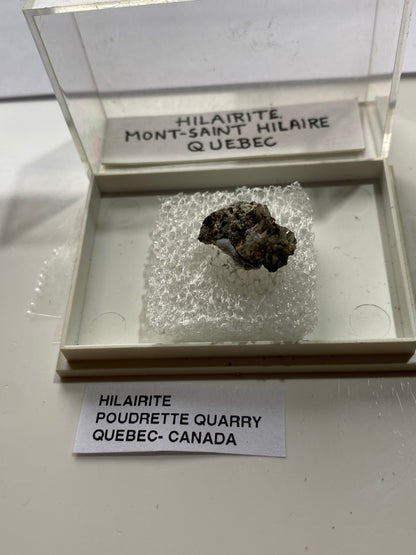 HILAIRITE [ETC] : POUDRETTE QUARRY, MONT SAINT-HILAIRE, QUEBEC, CANADA MF4965