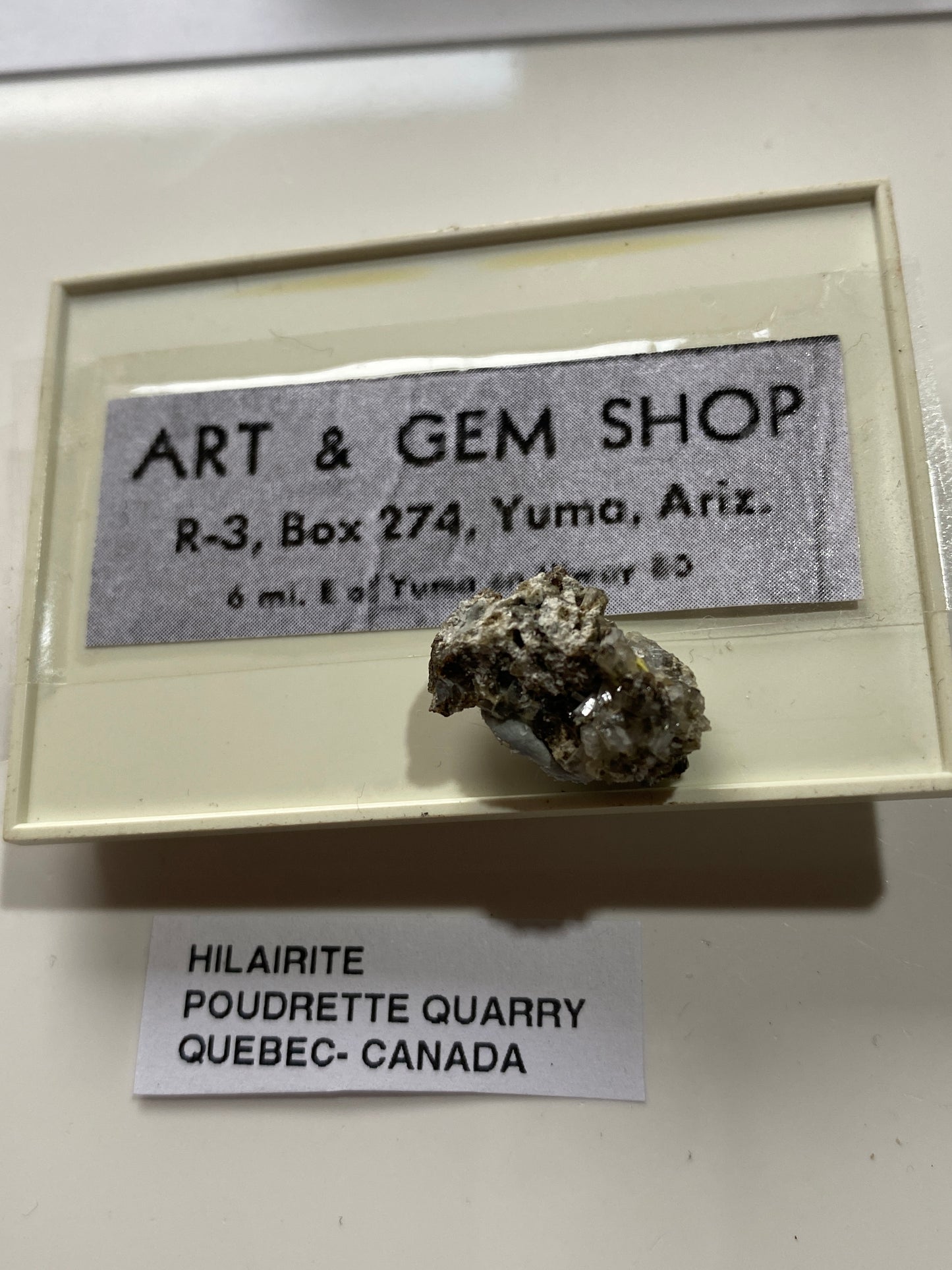HILAIRITE [ETC] : POUDRETTE QUARRY, MONT SAINT-HILAIRE, QUEBEC, CANADA MF4965