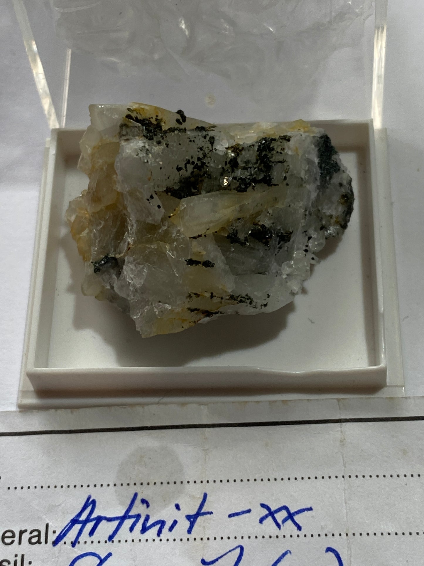 ARTINITE WITH CHROMITE : GILSEN QUARRY, KRANBATH, STYRIA, AUSTRIA M4966