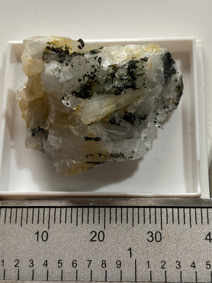 ARTINITE WITH CHROMITE : GILSEN QUARRY, KRANBATH, STYRIA, AUSTRIA M4966
