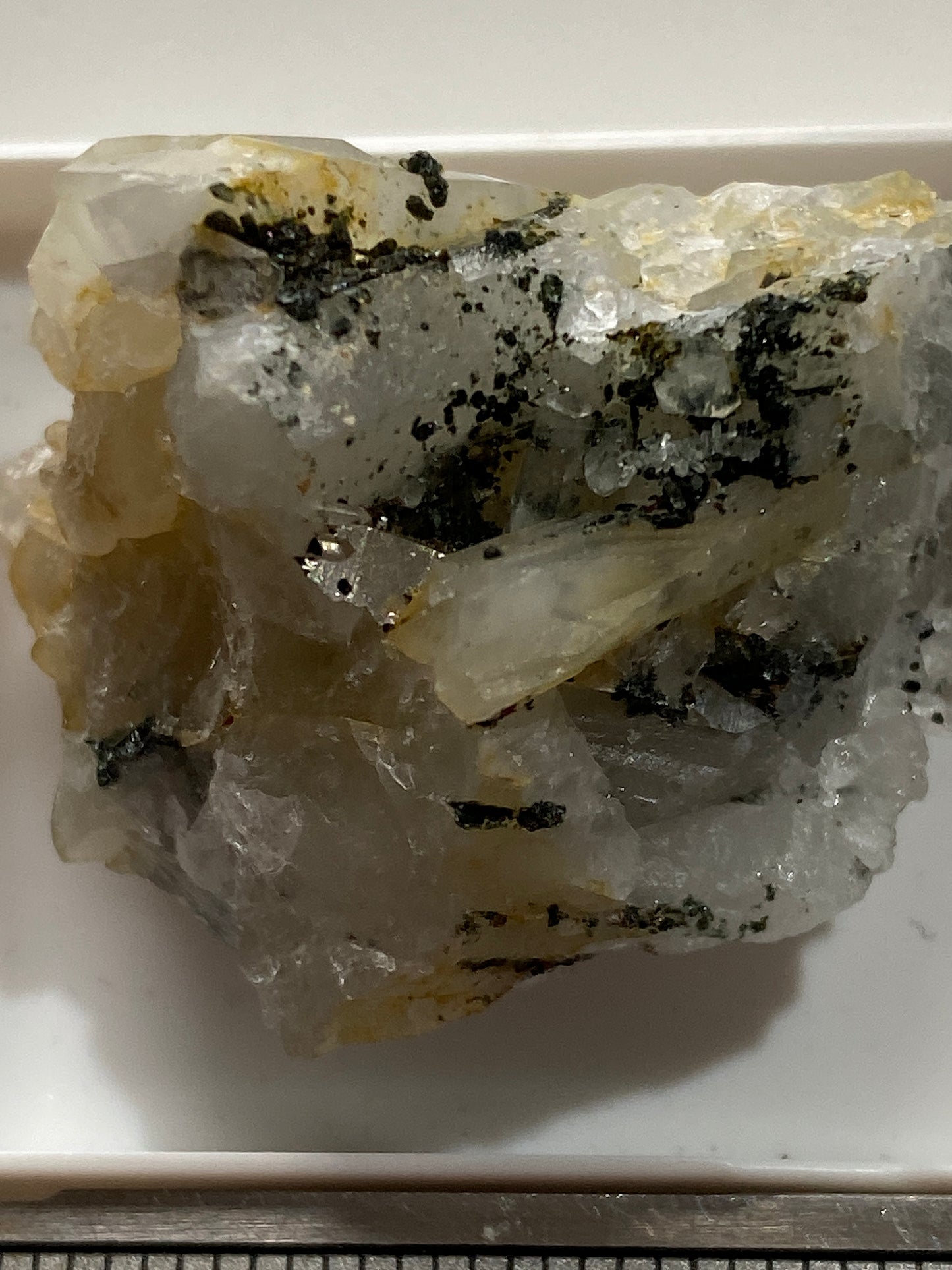 ARTINITE WITH CHROMITE : GILSEN QUARRY, KRANBATH, STYRIA, AUSTRIA M4966