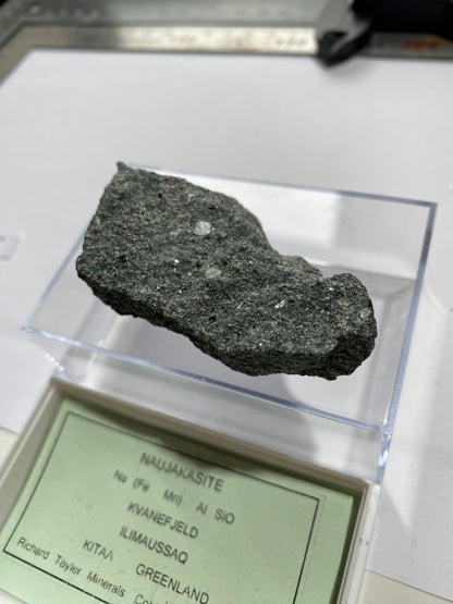 NAUJAKASITE WITH SODALITE : KVANEJELD, ILMAUSSAQ, GREENLAND  48g MF4967