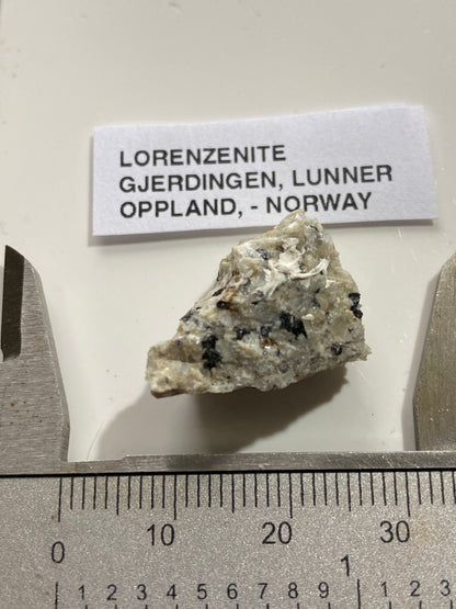 LORENZENITE : GJERDINGEN, LUNNER, OPPLAND, NORWAY 4g MF4968