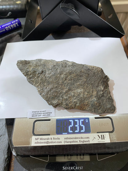 PYRITUS SCHIST : LACKAVREA MOUNTAIN, MAAM GAP, IRELAND  215g MF4969