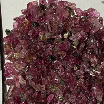 RUBELLITE TOURMALINE FRAGMENTS - JONAS MINE, MINAS GERAIS, BRAZIL 50Ct MFG5466