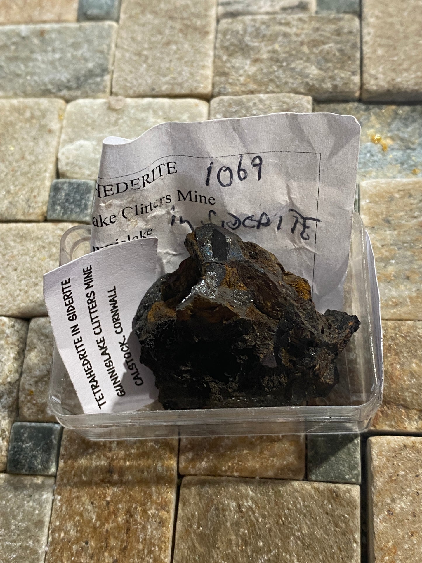 TETRAHEDRITE/SIDERITE : GUNNISLAKE CLITTERS MINE, CALSTOCK, CORNWALL 39g MF4980