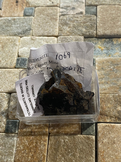 TETRAHEDRITE/SIDERITE : GUNNISLAKE CLITTERS MINE, CALSTOCK, CORNWALL 39g MF4980